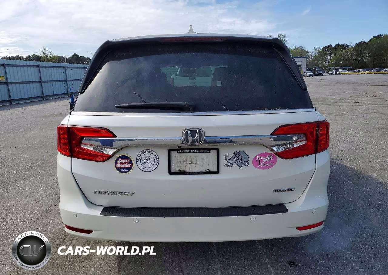 2018 Honda Odyssey Touring VIN:5FNRL6H85JB039374 - 6