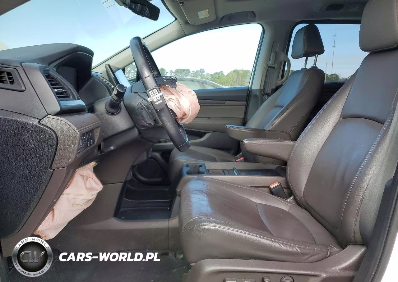 2018 Honda Odyssey Touring VIN:5FNRL6H85JB039374 - 7