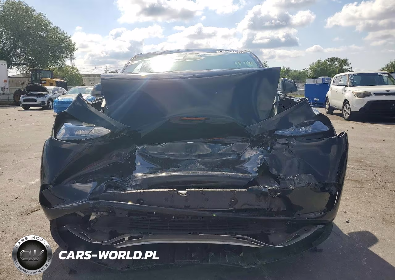 2025 Tesla Model Y VIN:7SAYGDEF8SA348250 - 5