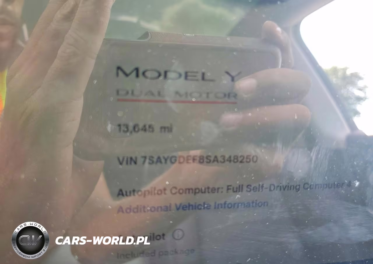 2025 Tesla Model Y VIN:7SAYGDEF8SA348250 - 9