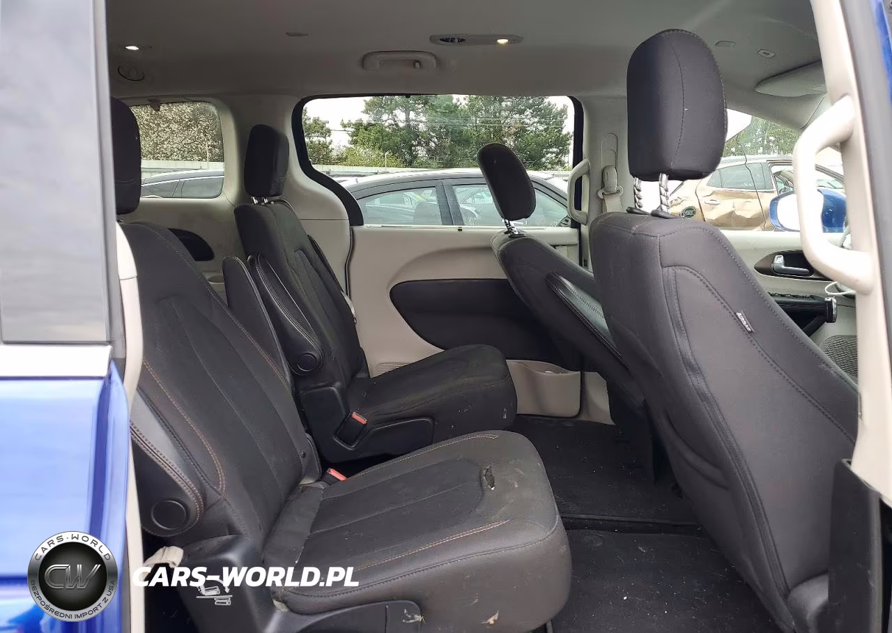 2019 Chrysler Pacifica Touring Plus VIN:2C4RC1FG6KR541362 - 11