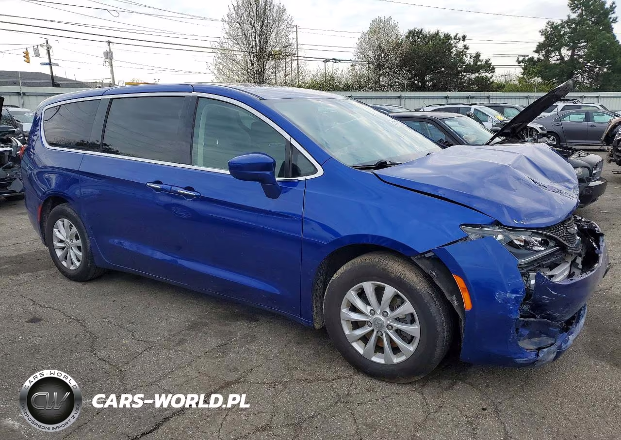 2019 Chrysler Pacifica Touring Plus VIN:2C4RC1FG6KR541362 - 4