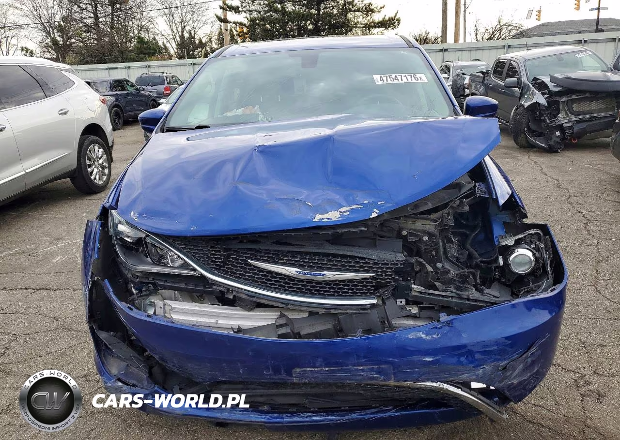 2019 Chrysler Pacifica Touring Plus VIN:2C4RC1FG6KR541362 - 5