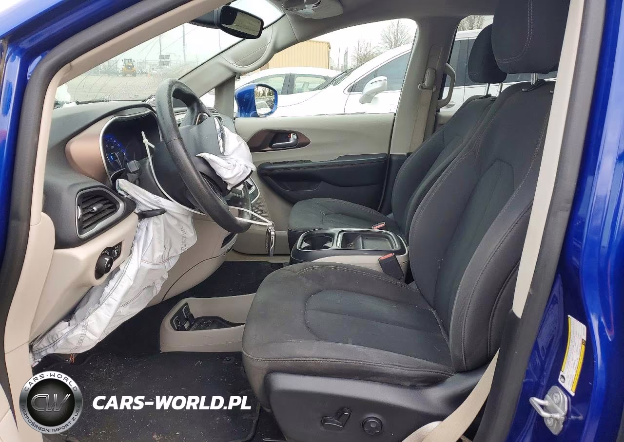 2019 Chrysler Pacifica Touring Plus VIN:2C4RC1FG6KR541362 - 7