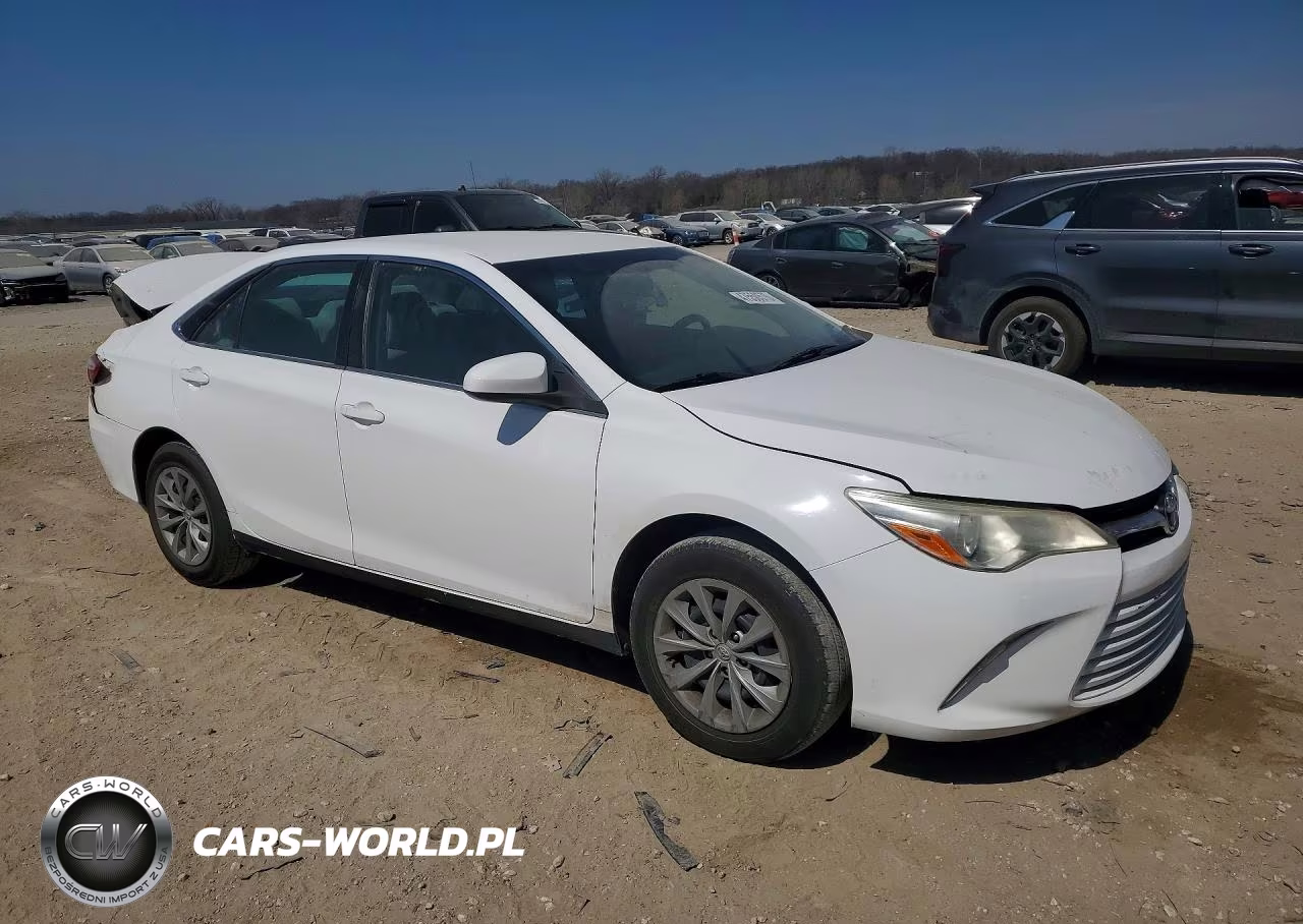 2017 Toyota Camry Le VIN:4T1BF1FK9HU384544 - 4