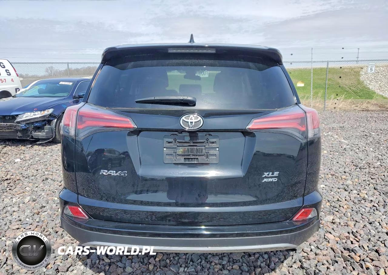 2018 Toyota Rav4 Xle VIN:2T3RFREV9JW821349 - 6