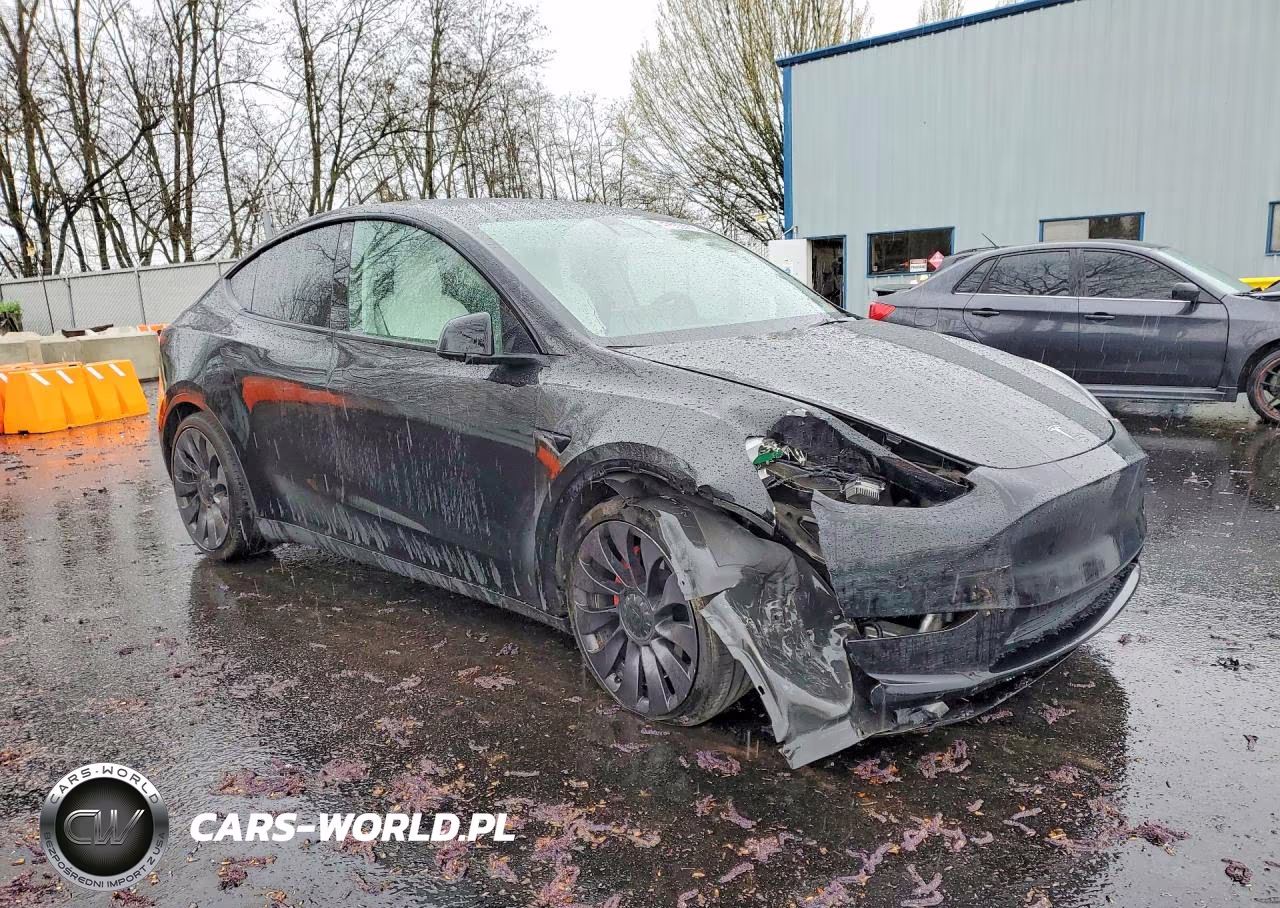 2021 Tesla Model Y VIN:5YJYGDEF4MF215858 - 4