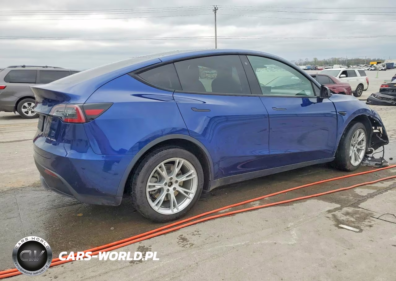 2020 Tesla Model Y VIN:5YJYGDEE4LF030697 - 3