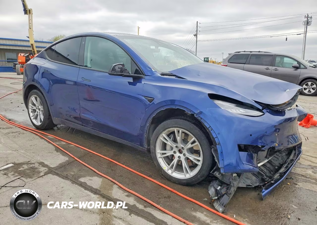 2020 Tesla Model Y VIN:5YJYGDEE4LF030697 - 4