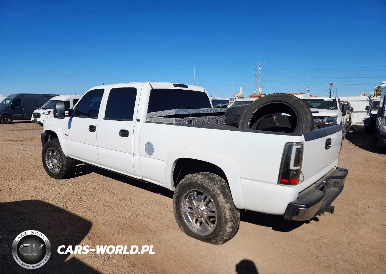 2005 Chevrolet Silverado C2500 Heavy Duty VIN:1GCHC232X5F813174 - 3