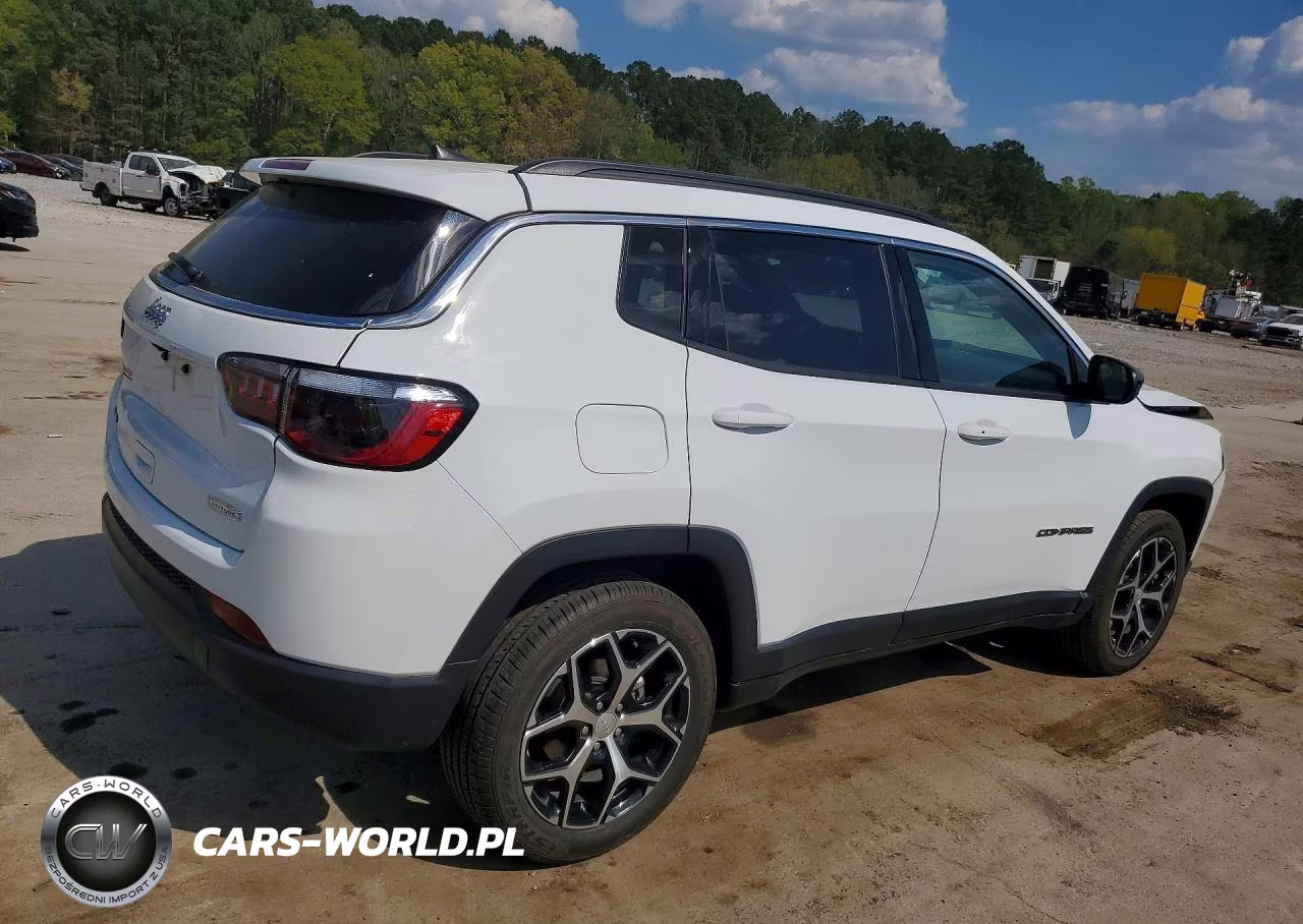 2024 Jeep Compass Latitude VIN:3C4NJDBN8RT604186 - 3
