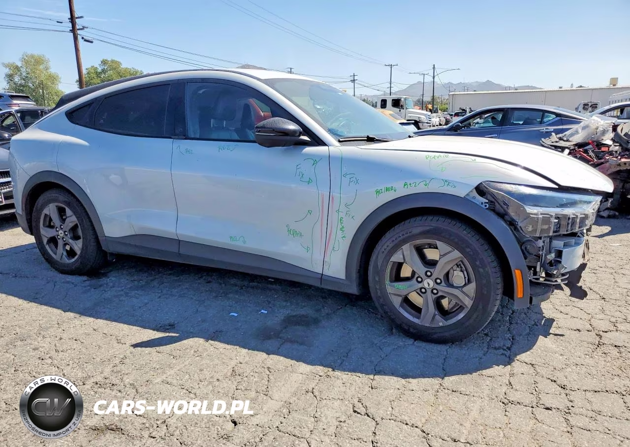 2023 Ford Mustang Mach-E Select VIN:3FMTK1RM0PMA07102 - 4