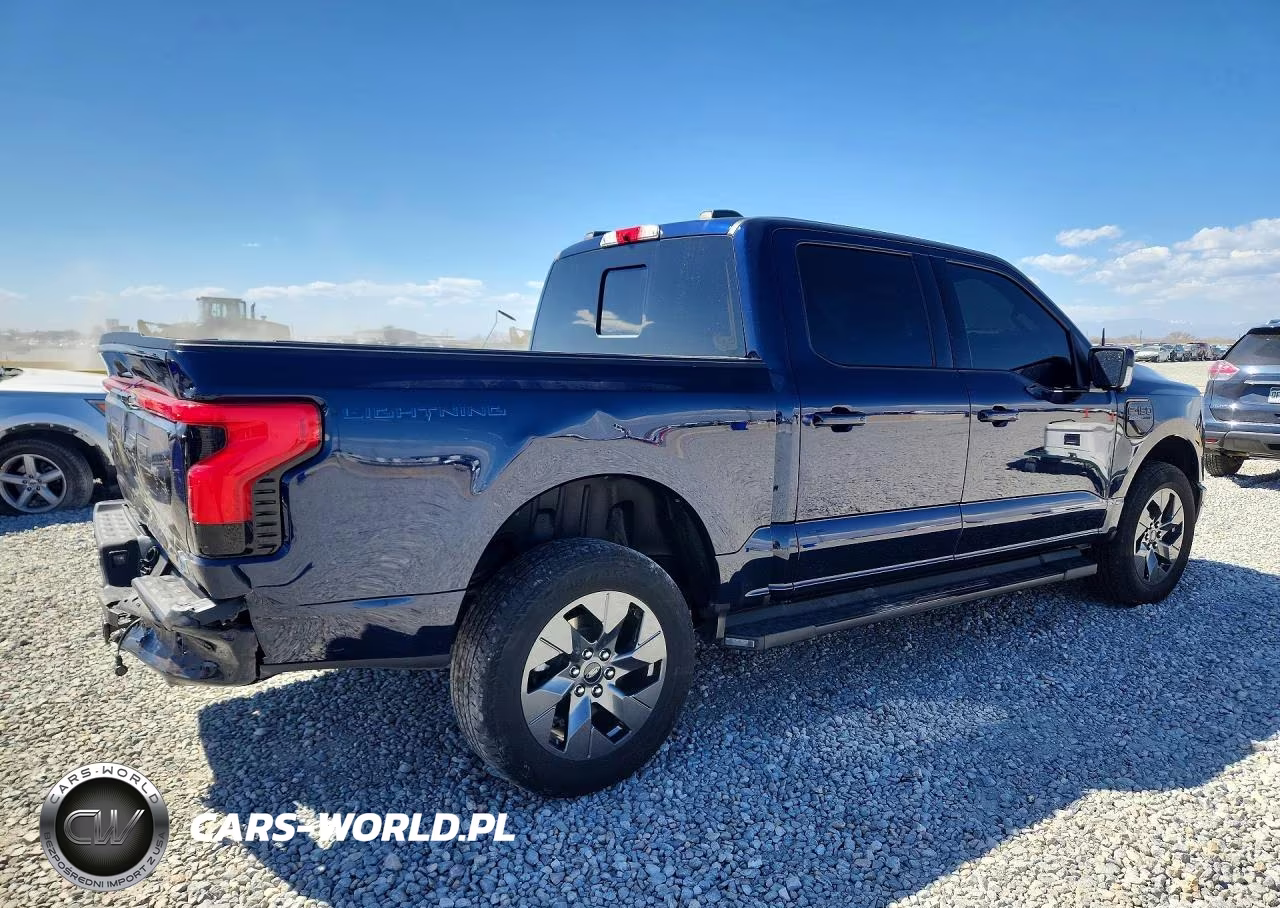 2023 Ford F150 Lightning Pro VIN:1FTVW1EVXPWG29920 - 3