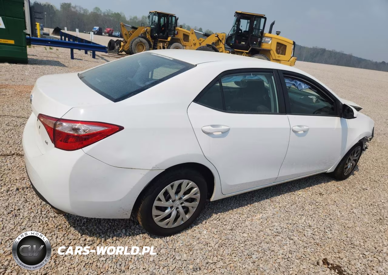2018 Toyota Corolla Le VIN:2T1BURHE1JC082765 - 3