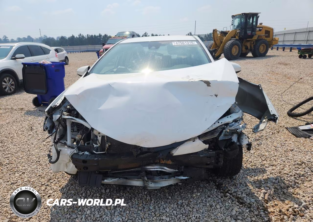 2018 Toyota Corolla Le VIN:2T1BURHE1JC082765 - 5