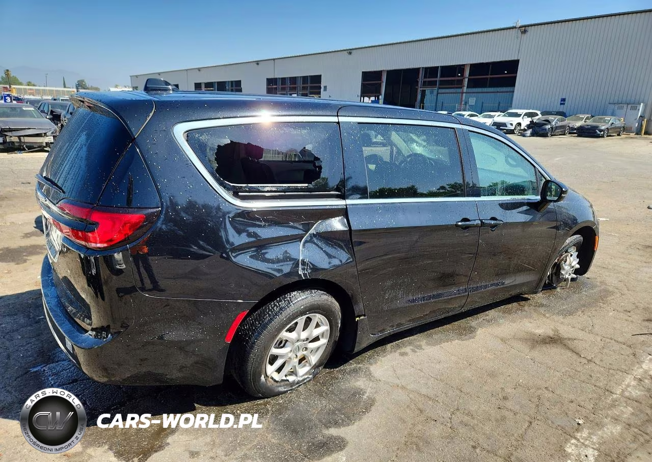 2024 Chrysler Pacifica Touring L VIN:2C4RC1BG9RR178796 - 3