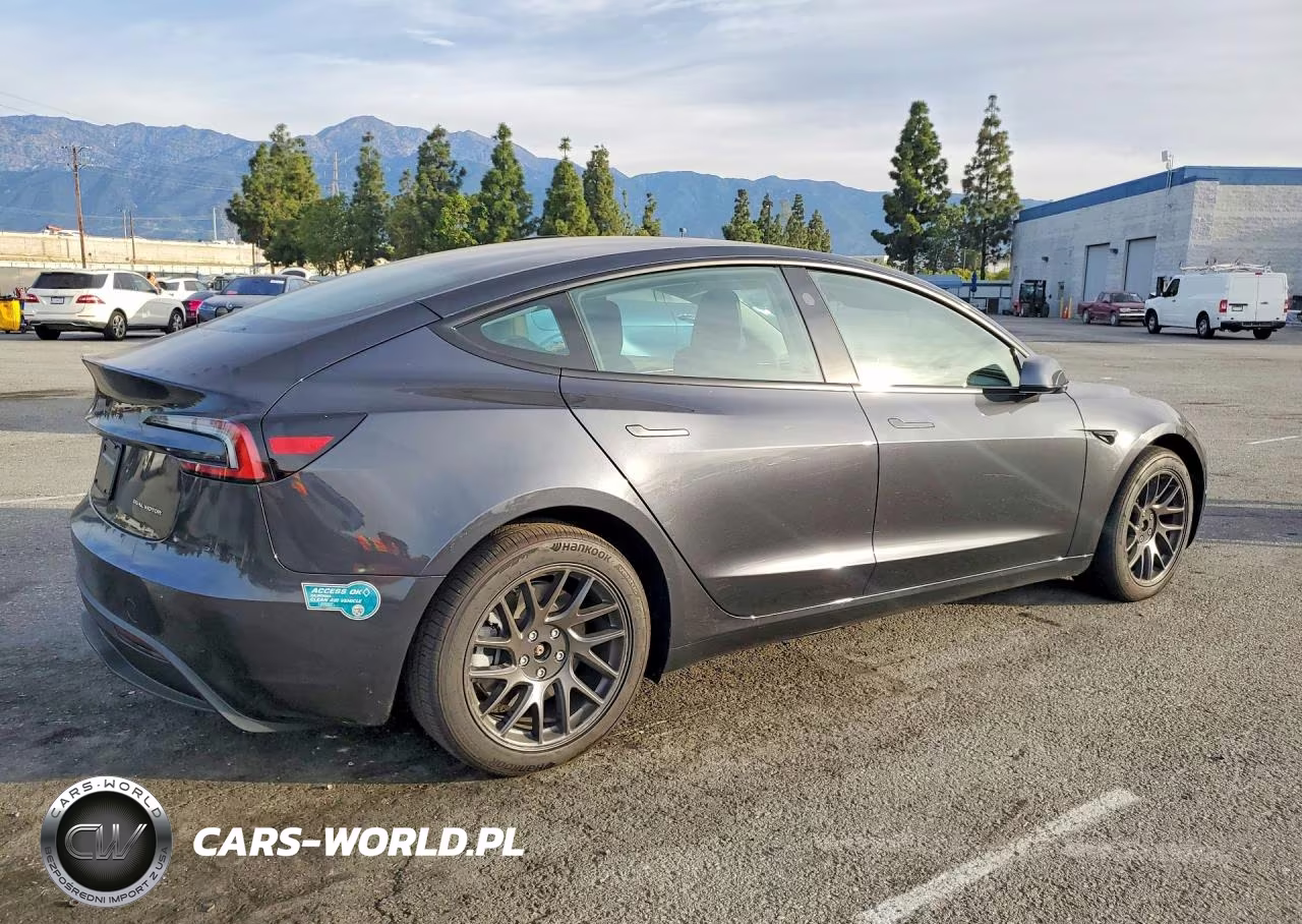 2025 Tesla Model 3 VIN:5YJ3E1EB9SF996787 - 3