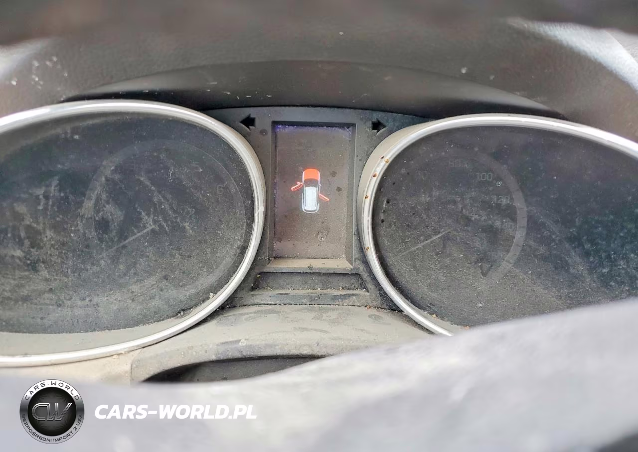 2018 Hyundai Santa Fe VIN:5XYZUDLB3JG523024 - 9