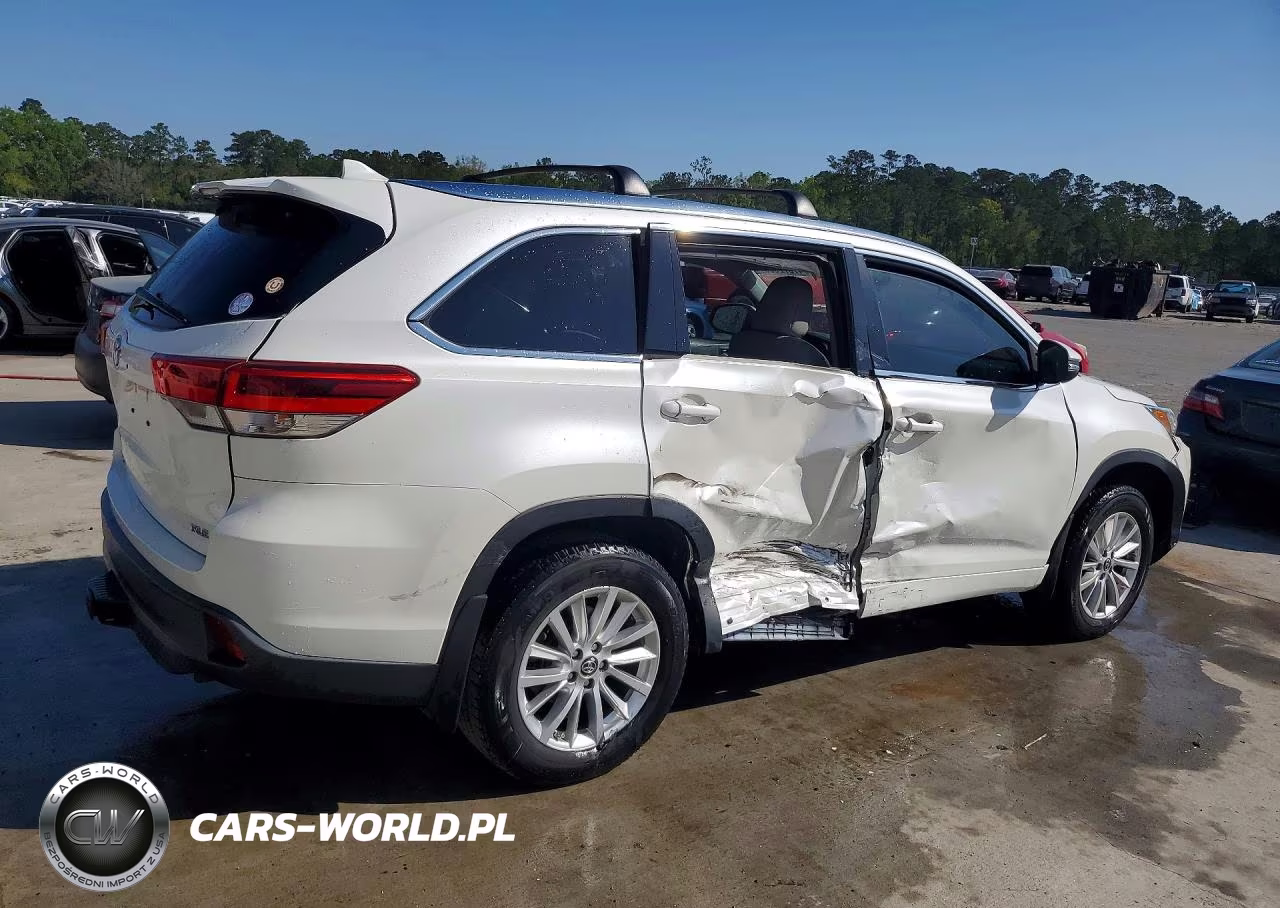 2017 Toyota Highlander Xle VIN:5TDKZRFH8HS520844 - 3