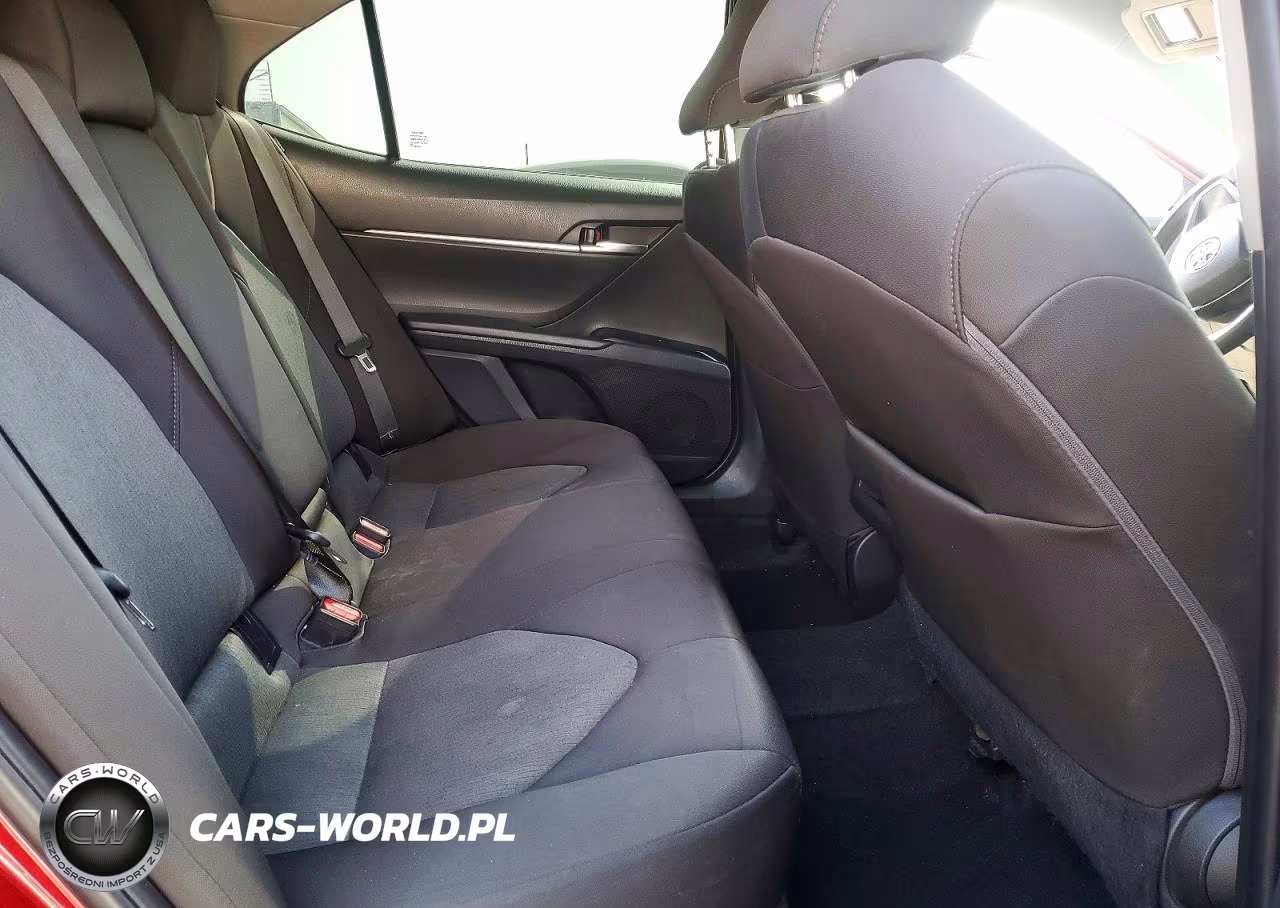 2018 Toyota Camry Le VIN:4T1B11HK4JU629154 - 10