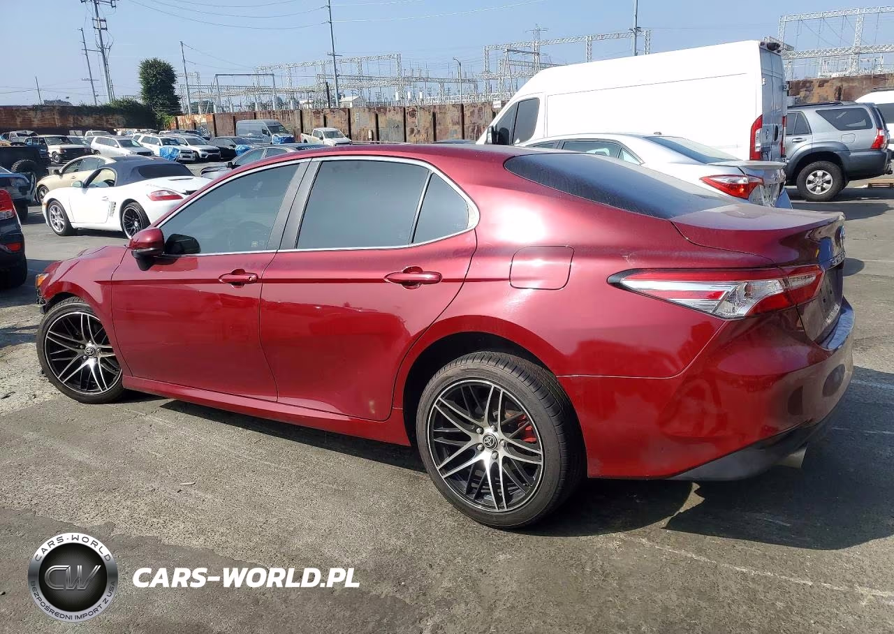 2018 Toyota Camry Le VIN:4T1B11HK4JU629154 - 2