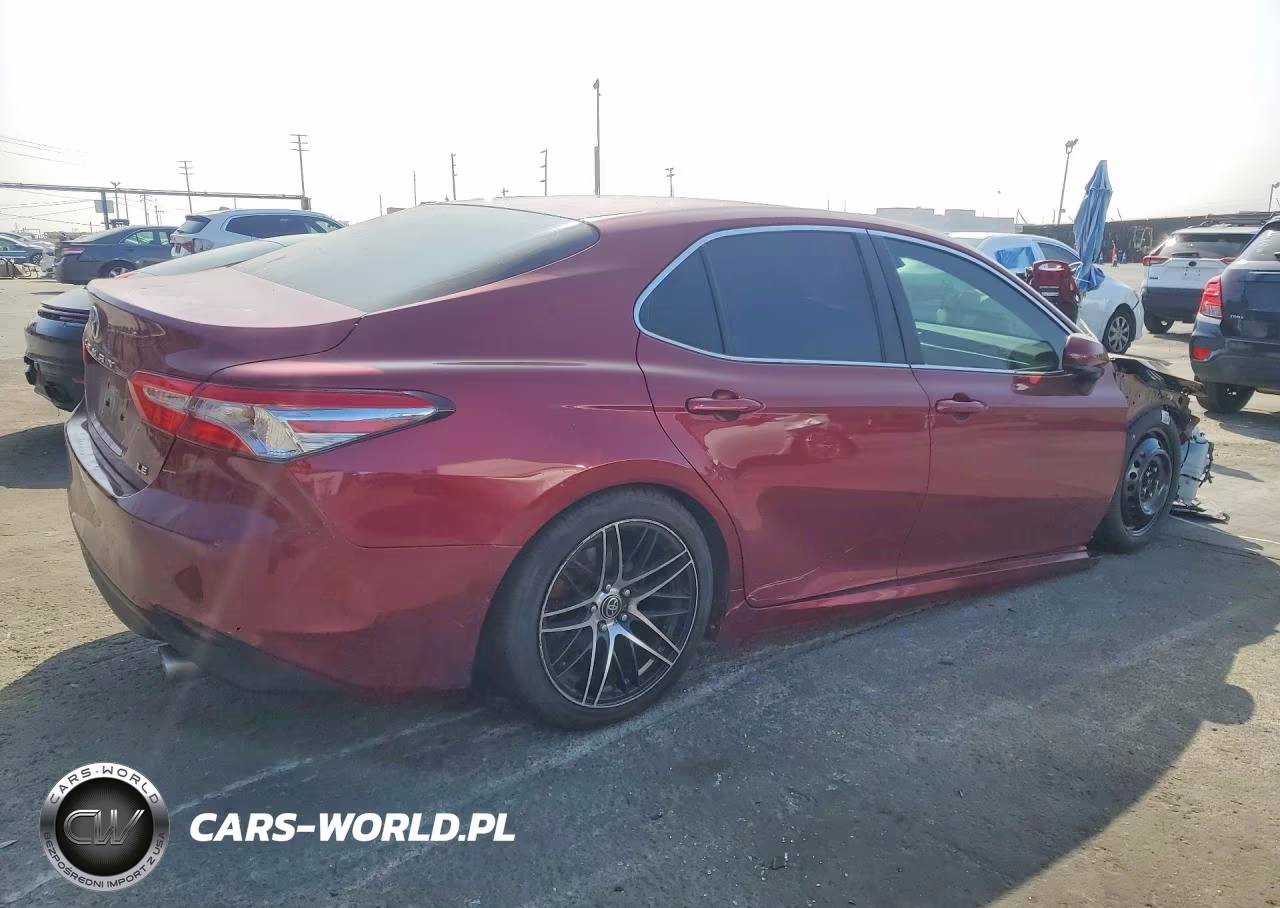 2018 Toyota Camry Le VIN:4T1B11HK4JU629154 - 3