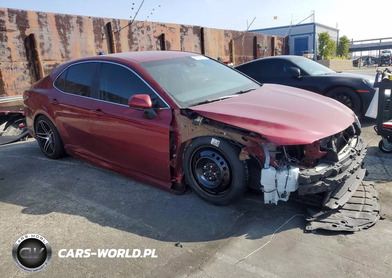 2018 Toyota Camry Le VIN:4T1B11HK4JU629154 - 4