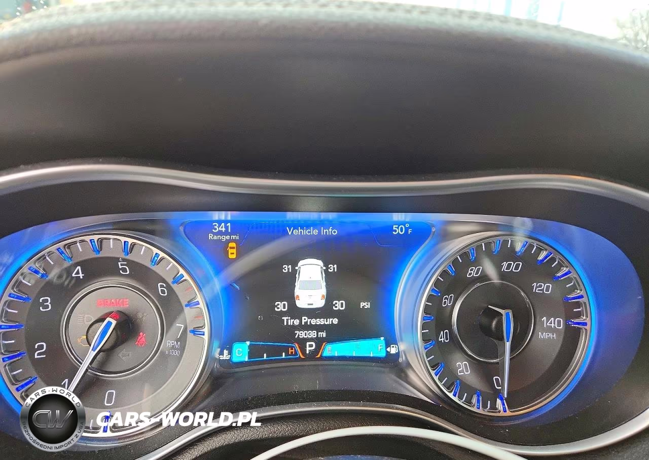 2016 Chrysler 300C VIN:2C3CCAKG4GH106448 - 9
