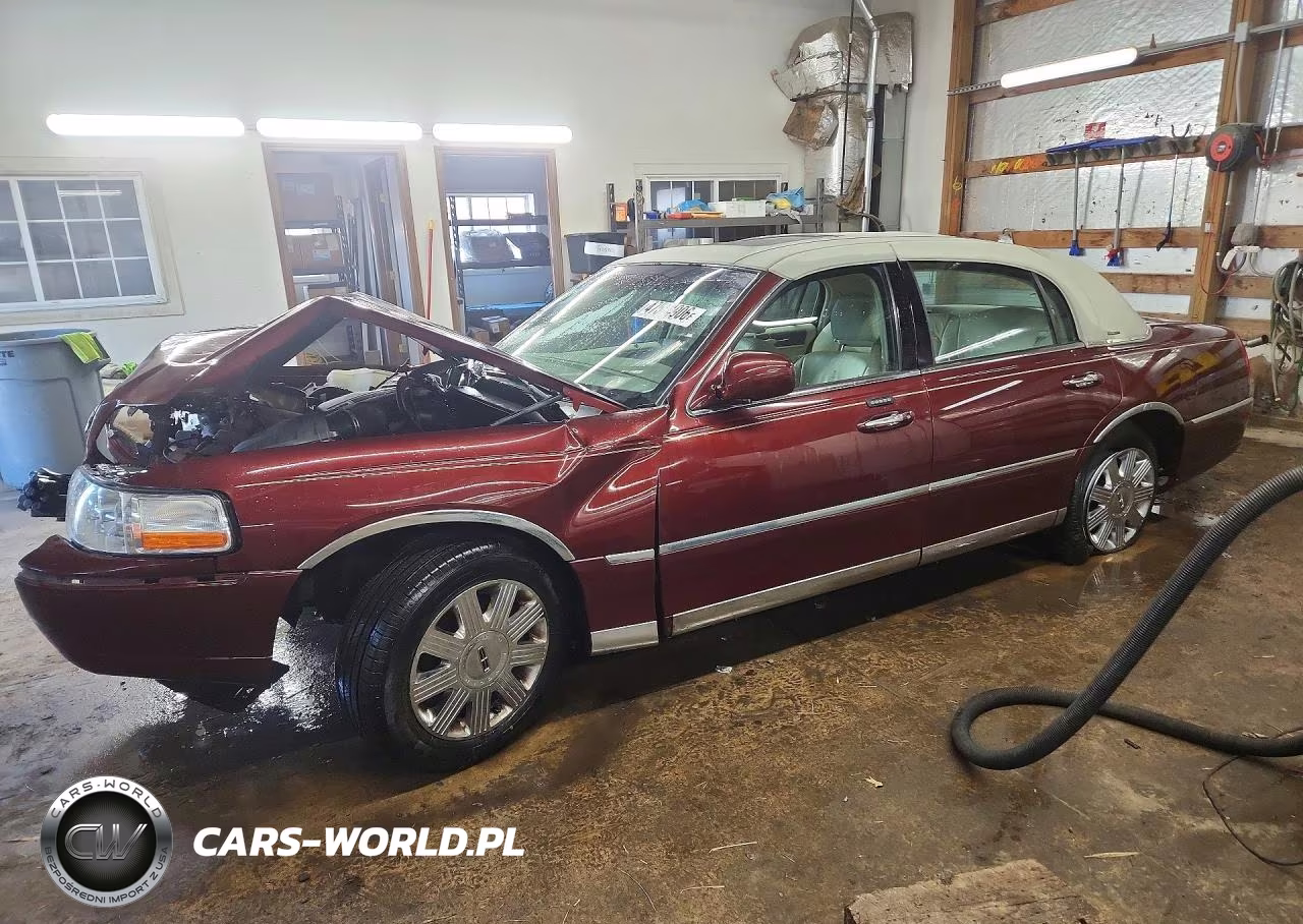 2004 Lincoln Town Car Ultimate