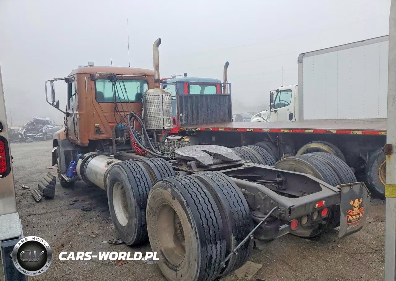 2013 Mack Cxu613 Semi Truck VIN:1M1AW02Y7DM034778 - 3