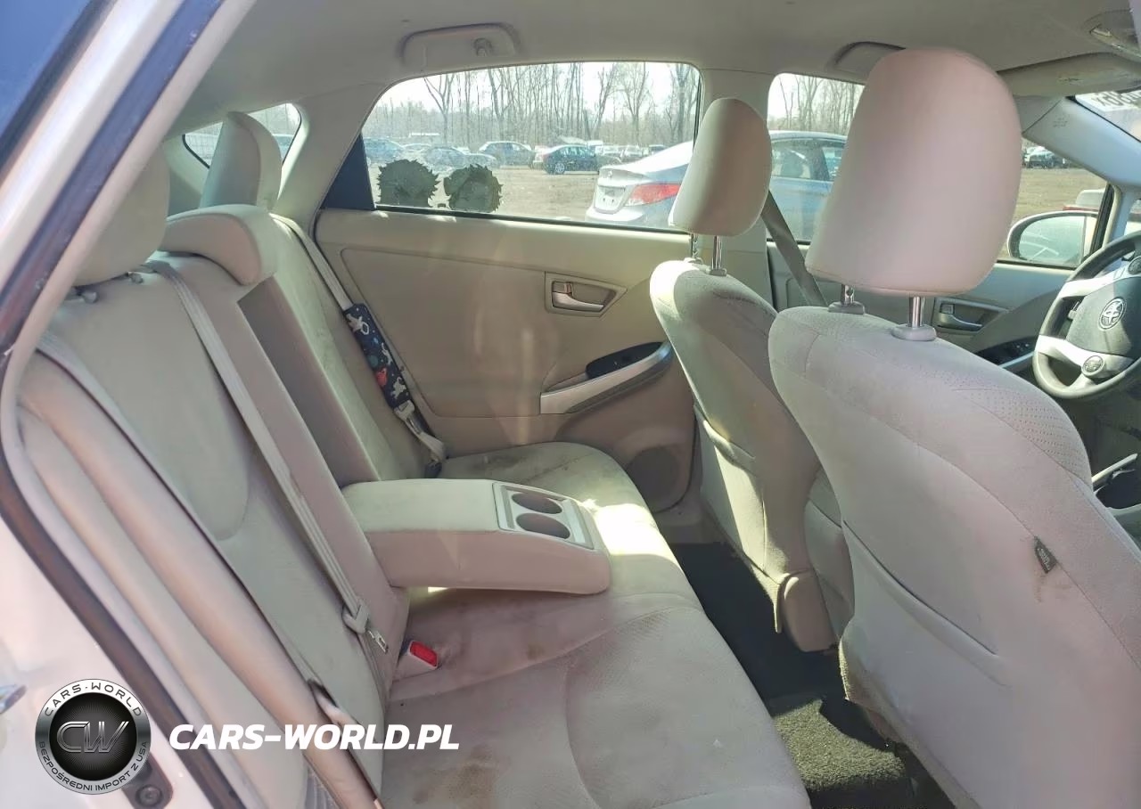 2015 Toyota Prius Two VIN:JTDKN3DU2F0436396 - 10