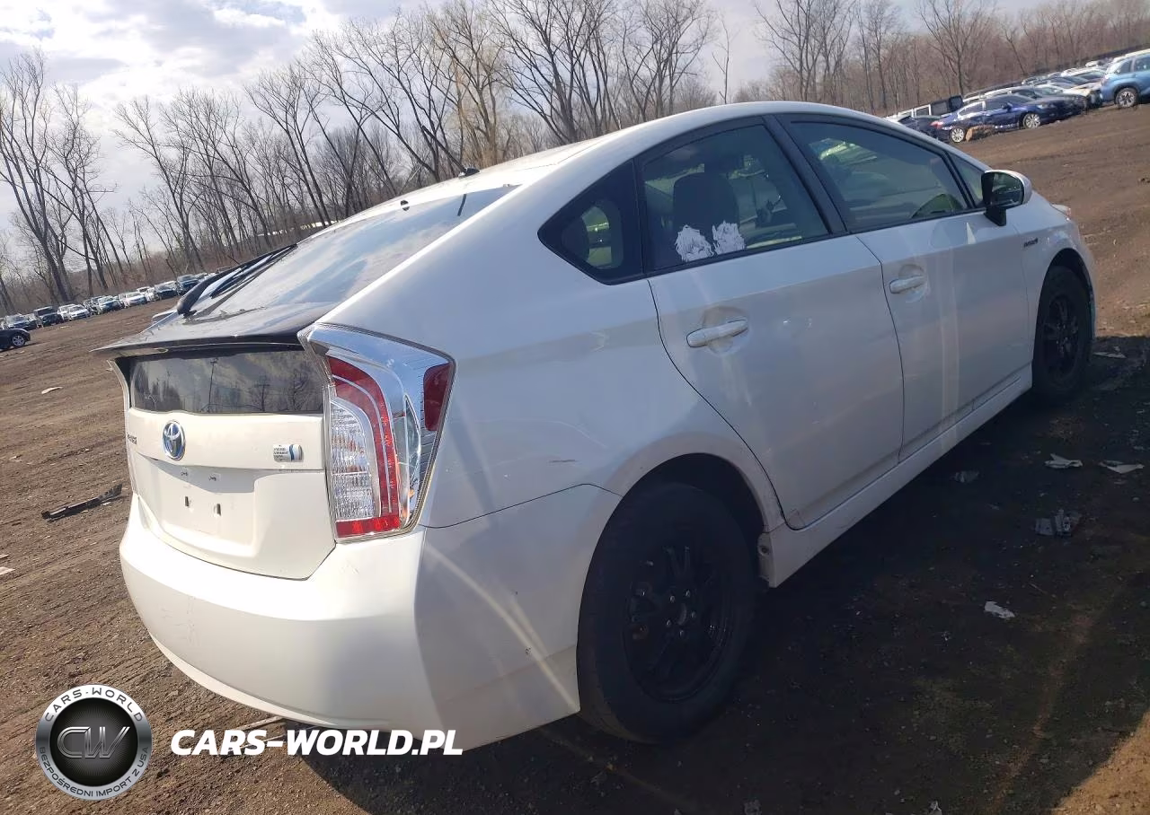 2015 Toyota Prius Two VIN:JTDKN3DU2F0436396 - 3