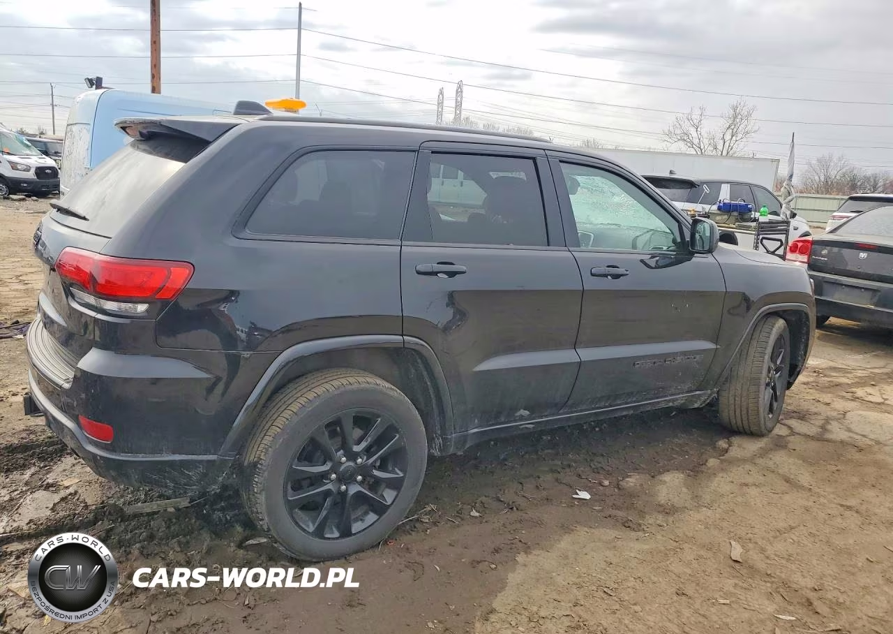 2017 Jeep Grand Cherokee Laredo VIN:1C4RJFAG5HC874177 - 3