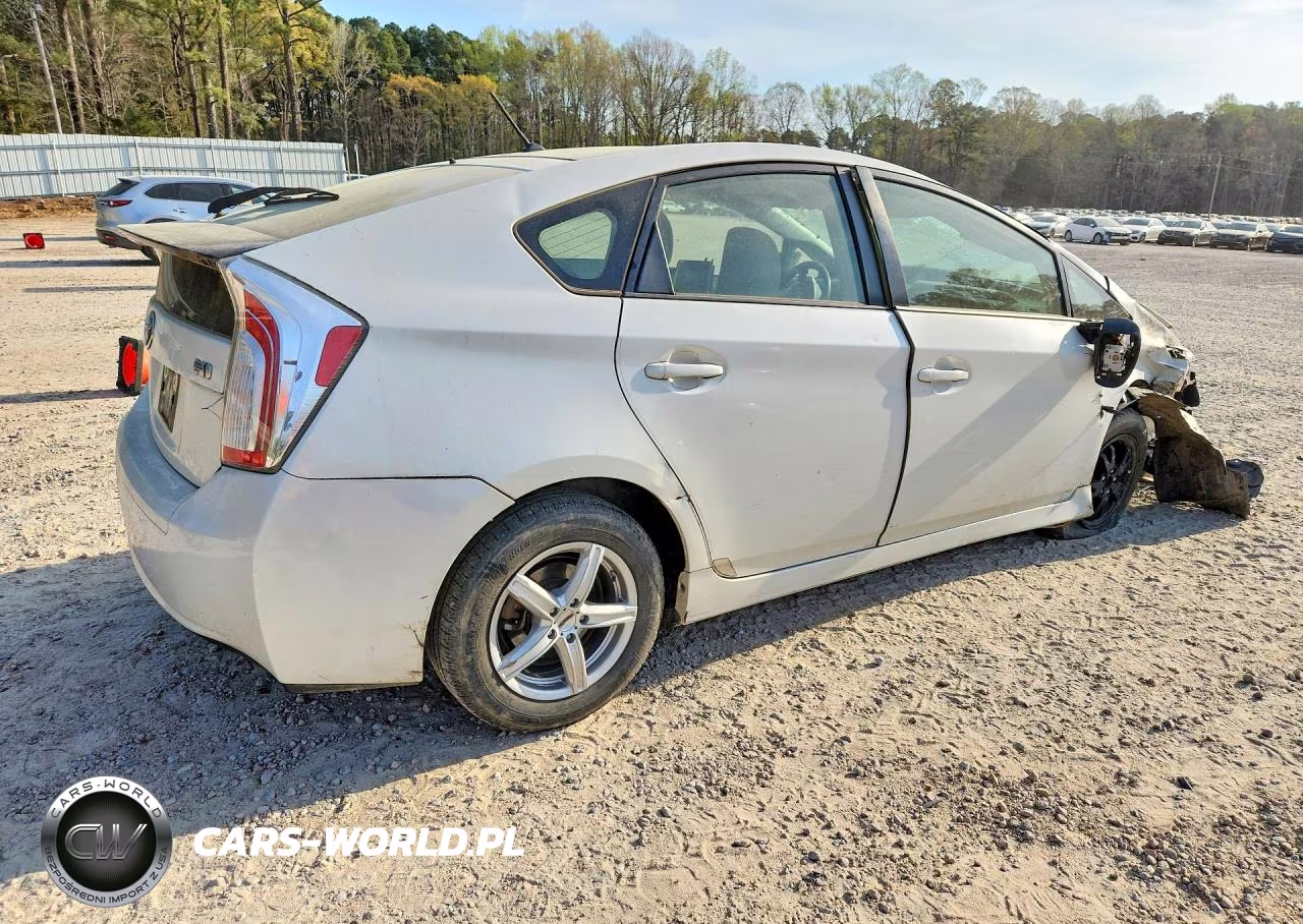 2015 Toyota Prius Two VIN:JTDKN3DU5F0428969 - 3
