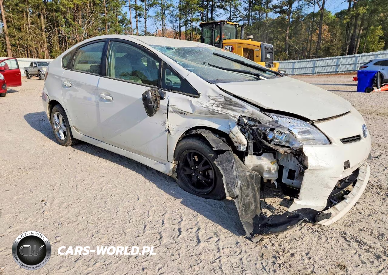 2015 Toyota Prius Two VIN:JTDKN3DU5F0428969 - 4