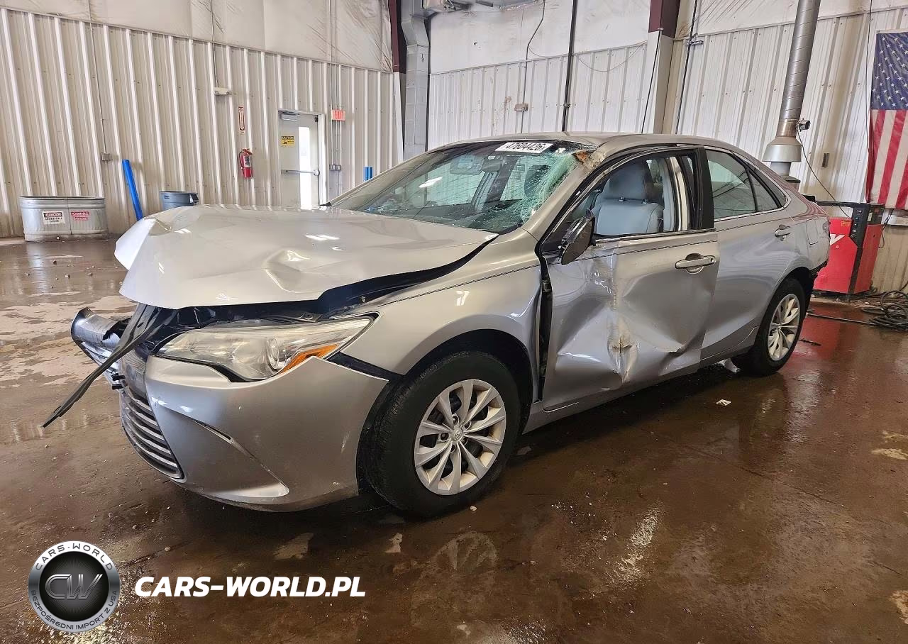 2015 Toyota Camry Le – zdjęcie 1 z 13