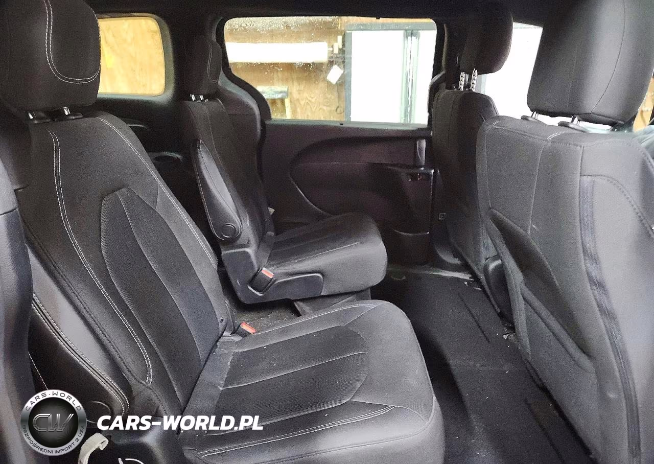 2019 Chrysler Pacifica Touring Plus VIN:2C4RC1FG4KR531851 - 11