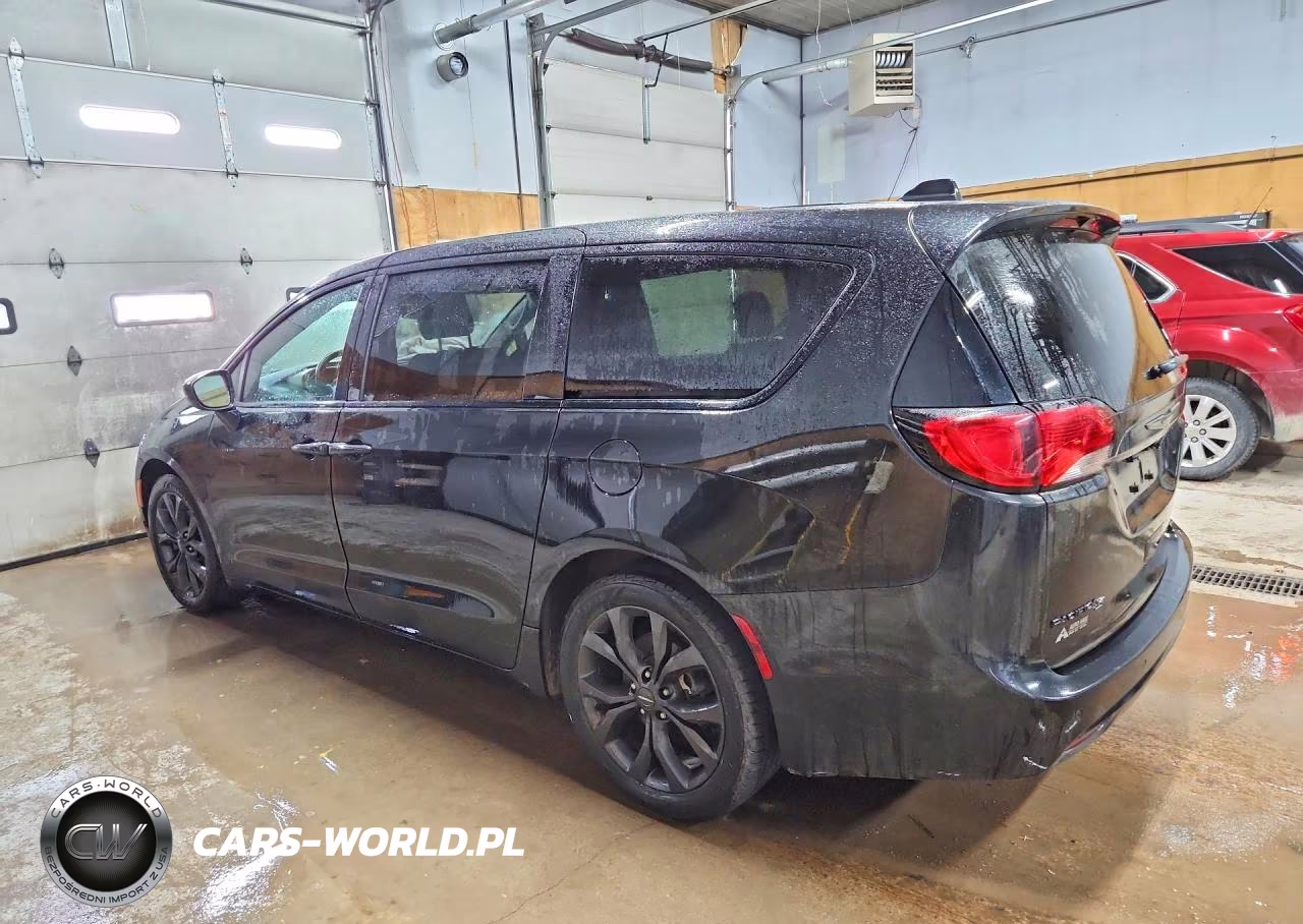 2019 Chrysler Pacifica Touring Plus VIN:2C4RC1FG4KR531851 - 2
