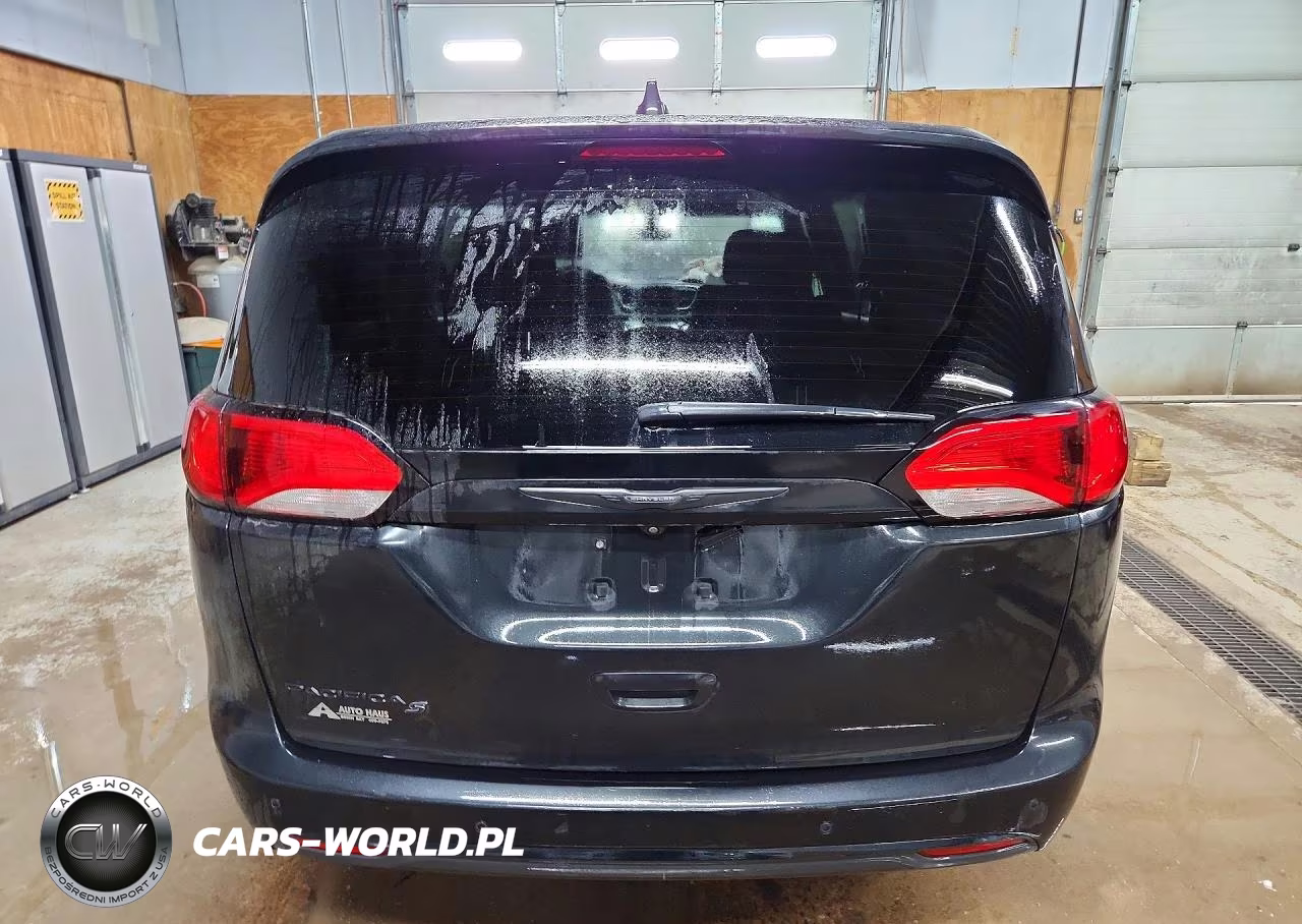 2019 Chrysler Pacifica Touring Plus VIN:2C4RC1FG4KR531851 - 6