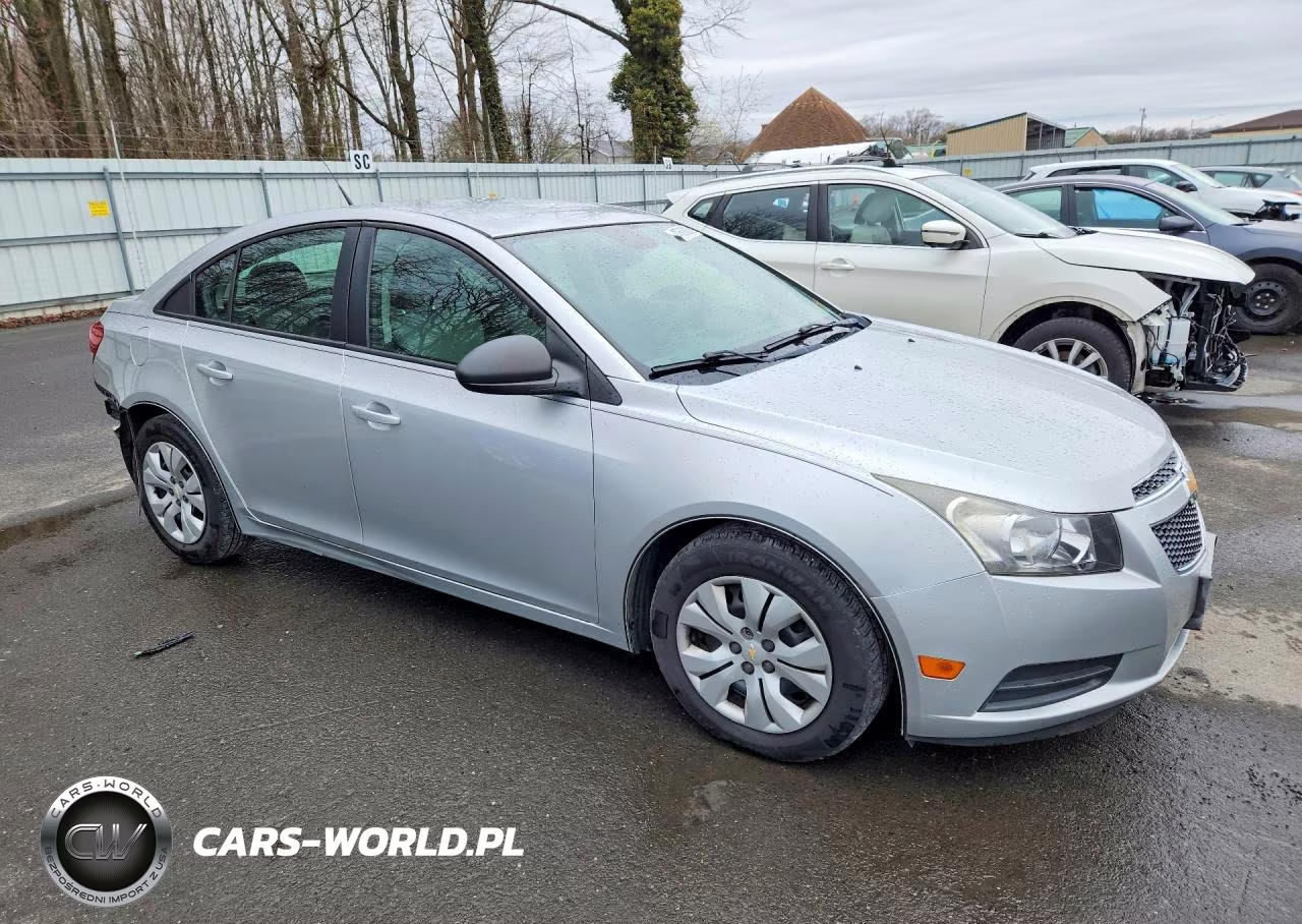 2013 Chevrolet Cruze Ls VIN:1G1PA5SG5D7116934 - 4