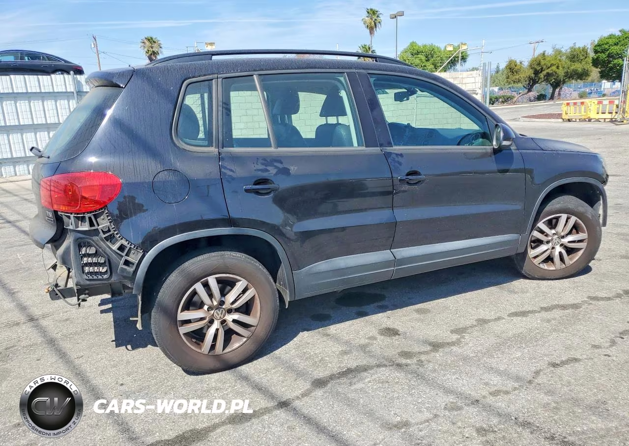2016 Volkswagen Tiguan VIN:WVGBV7AX8GW606759 - 3