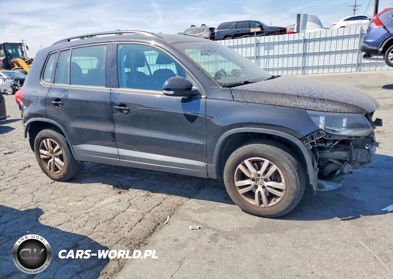 2016 Volkswagen Tiguan VIN:WVGBV7AX8GW606759 - 4