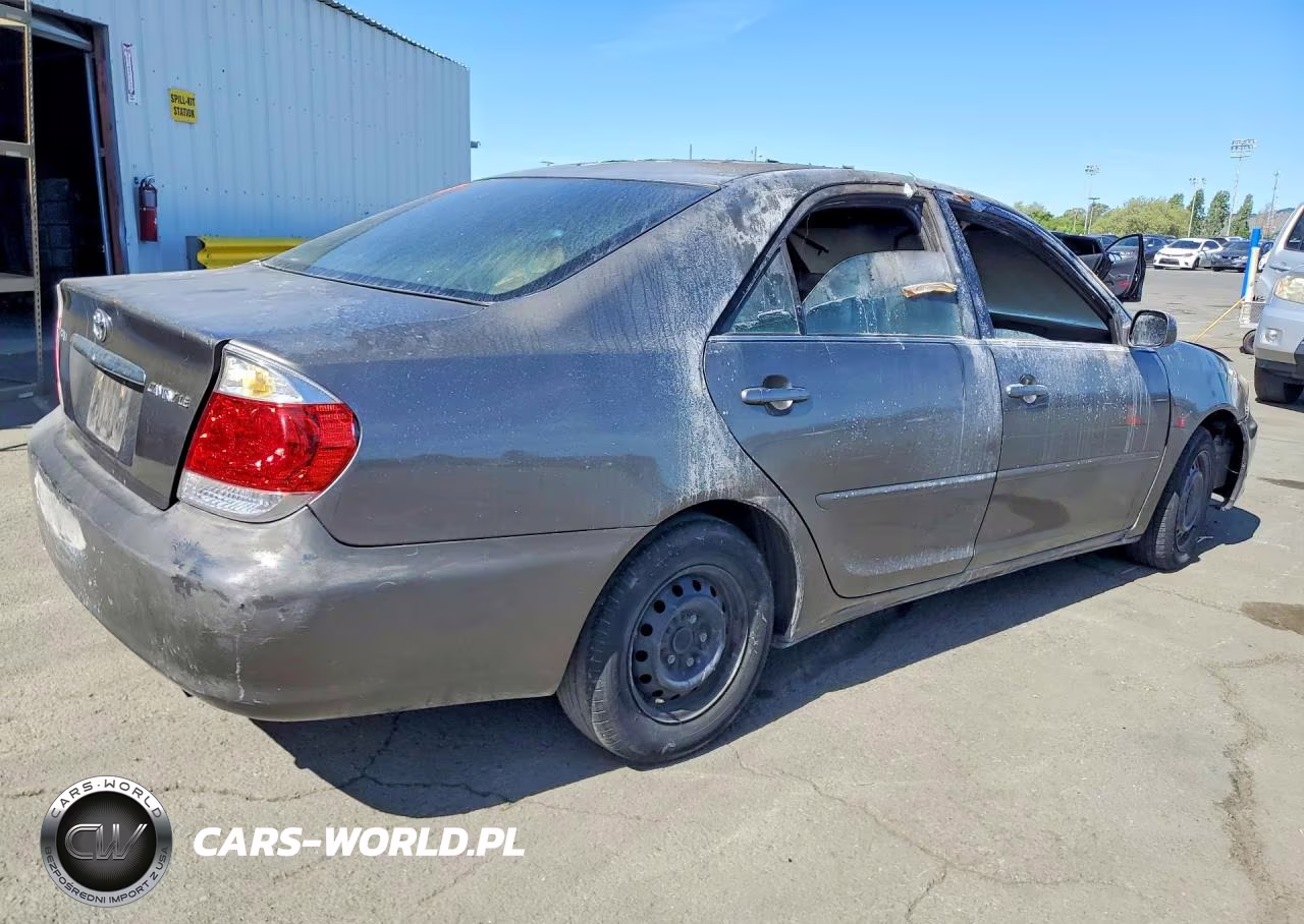 2005 Toyota Camry Le VIN:4T1BE32K45U530171 - 3