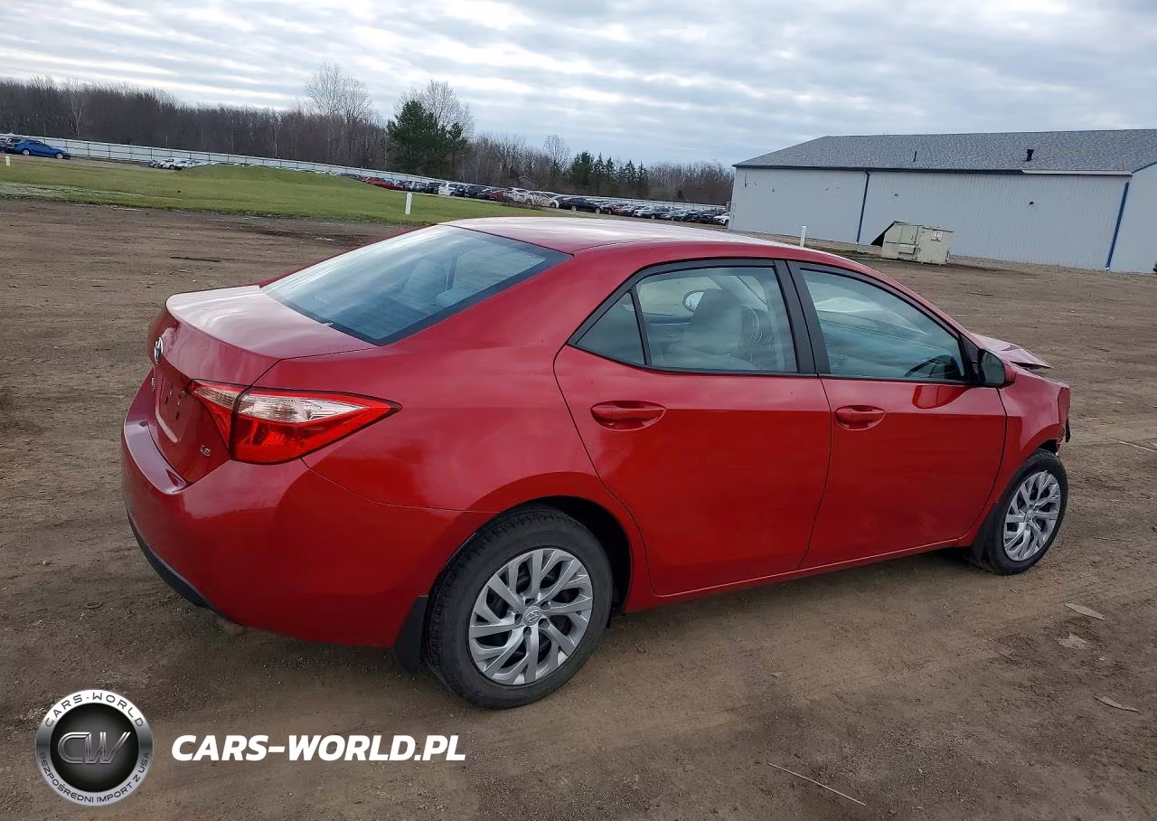 2018 Toyota Corolla Le VIN:2T1BURHE8JC994681 - 3