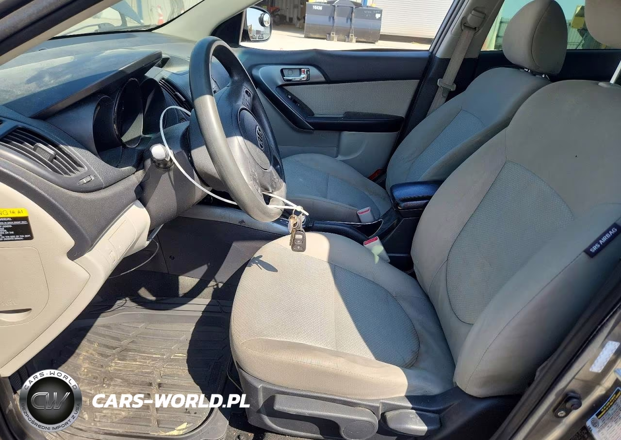 2013 Kia Forte VIN:KNAFU5A23D5656016 - 7