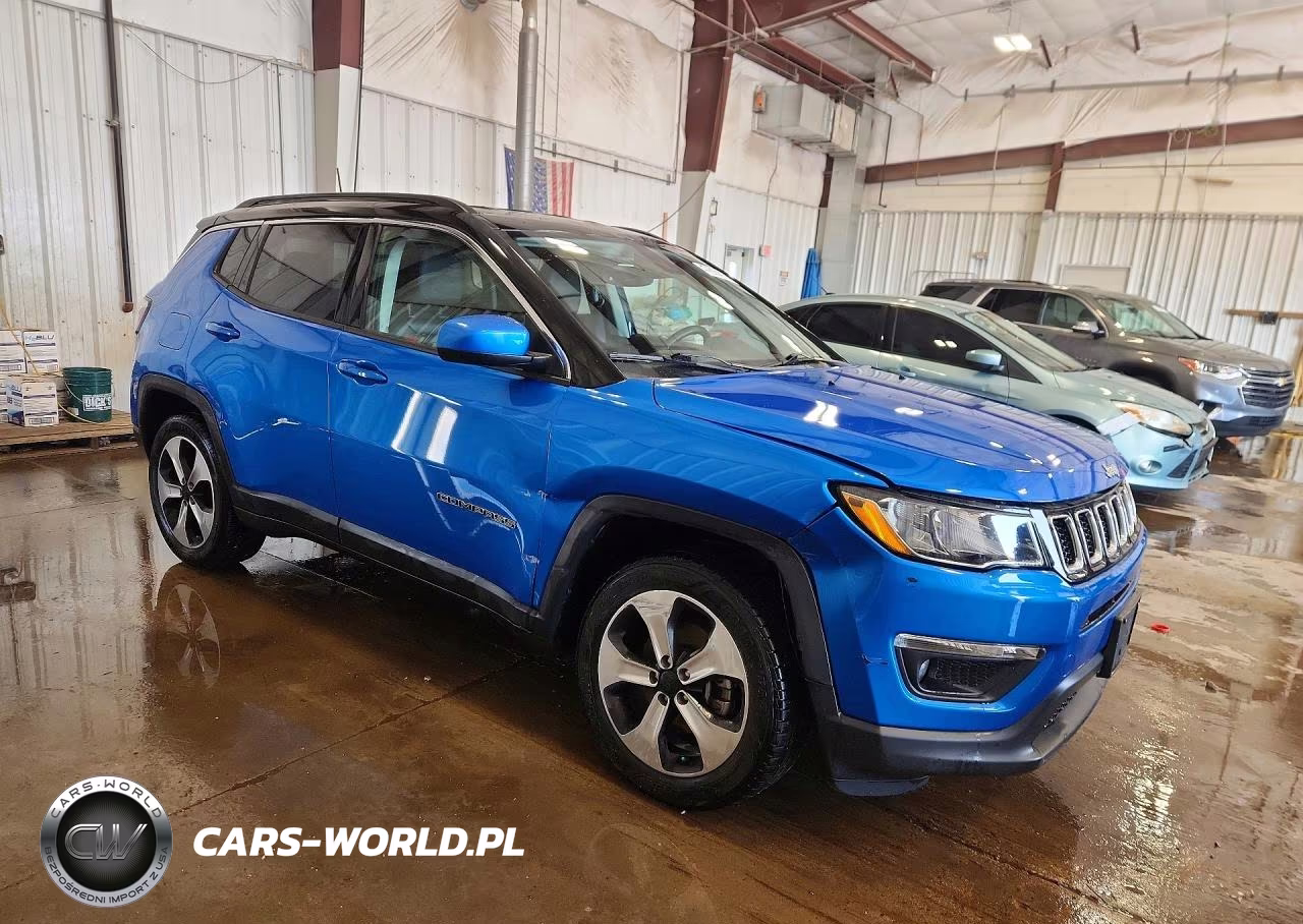 2018 Jeep Compass Latitude VIN:3C4NJCBB0JT193161 - 4