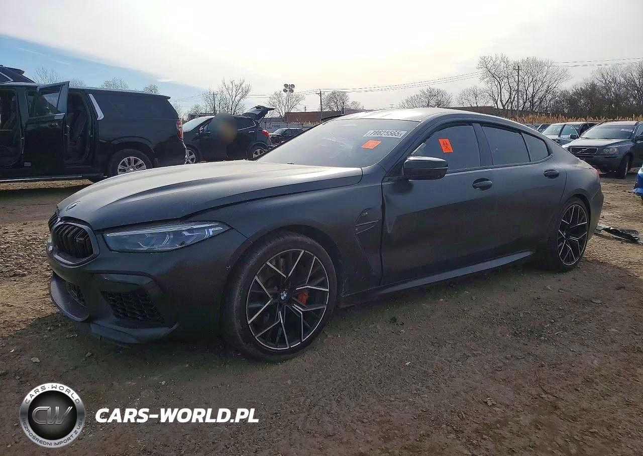 2022 BMW M8