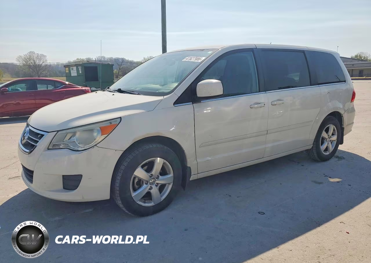 2010 Volkswagen Routan Se