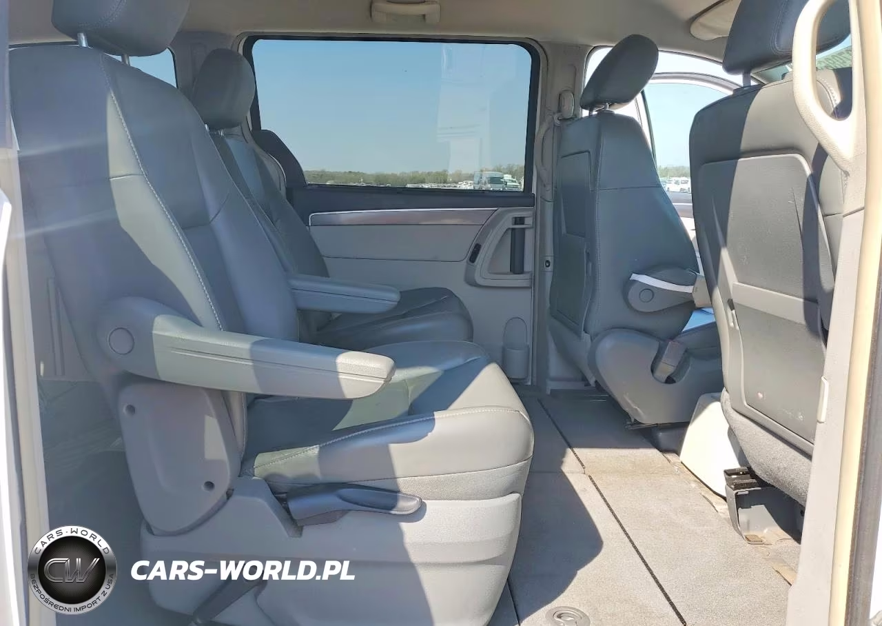 2010 Volkswagen Routan Se VIN:2V4RW3D1XAR246044 - 11