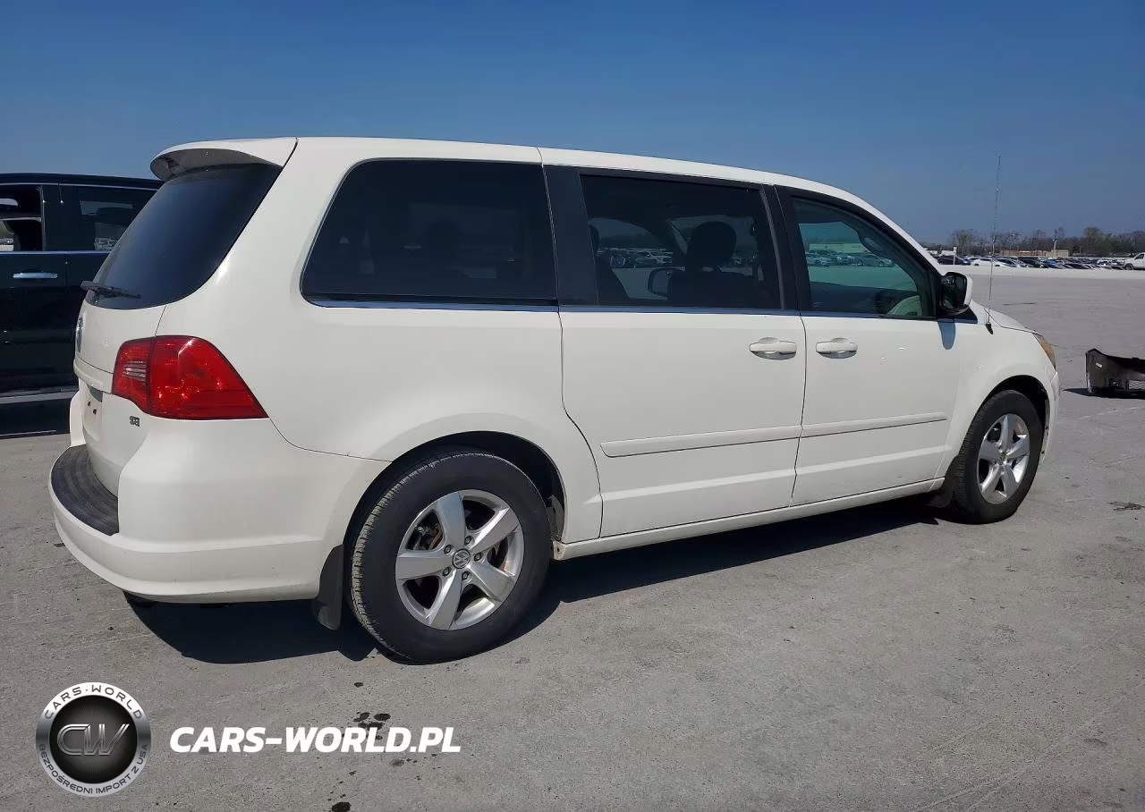 2010 Volkswagen Routan Se VIN:2V4RW3D1XAR246044 - 3